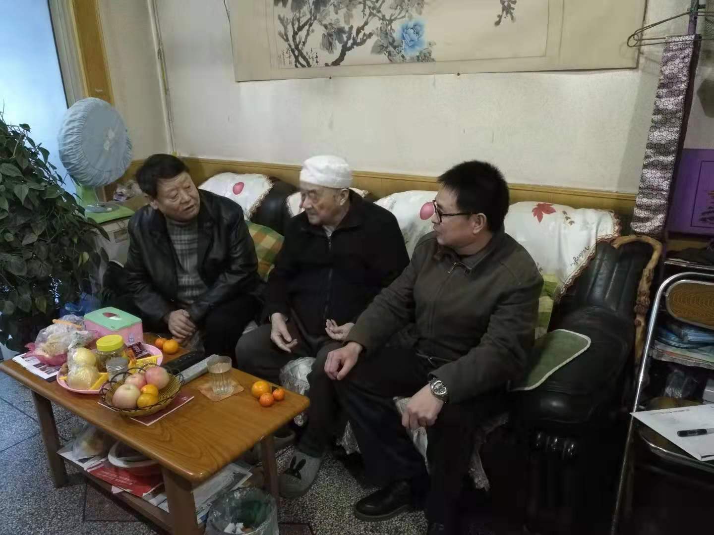 【표준 그룹】 중국 표준 업계 그룹의 리더 방문 및 편안한 은퇴 한 지도자와 동지들과 가난한 직원